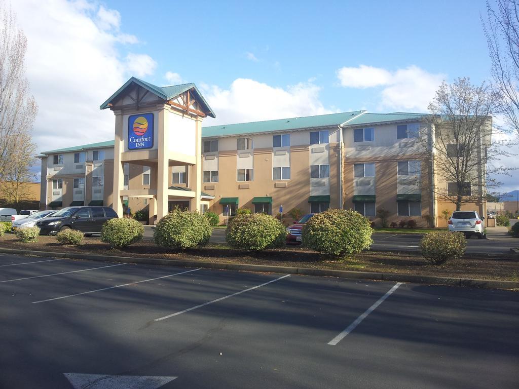 Comfort Inn Medford South Exterior photo